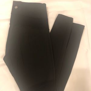 Lululemon Black Tight 28” (s)